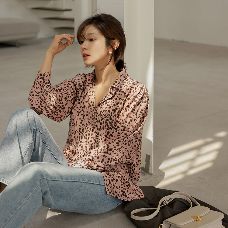 女性豹纹衬衫